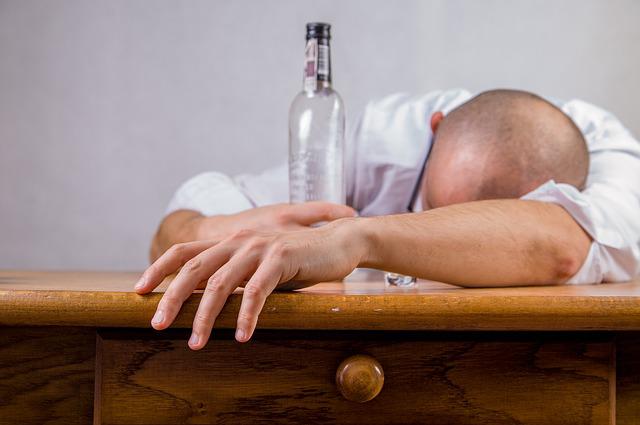 Alcohol Recovery Program: 6 Warning Signs It’s Time Call One