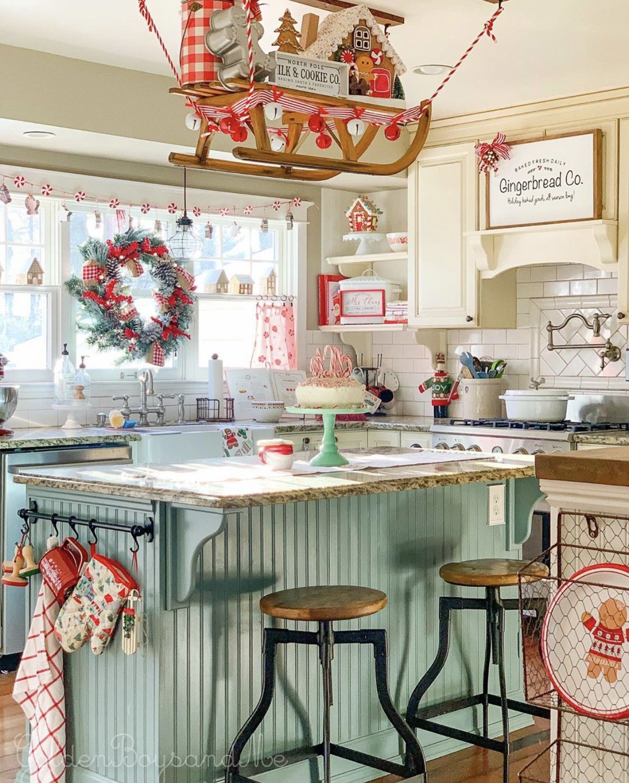 Give Your Kitchen Some Festive Cheer as Christmas Is Around