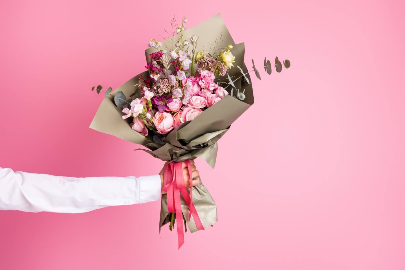 A Modern Take on the Classic Anniversary Gift-Why Flowers Make the Perfect Choice