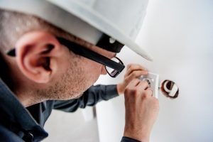 5 reasons why you should choose a local electrical company for your home