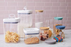 Food Storage Containers: Glass or Plastic?